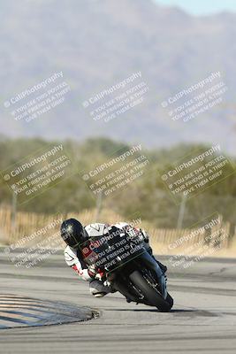 media/Dec-01-2025-Moto Forza (Mon) [[2daa91e15f]]/1-Advanced Group/Session 3 (Turn 3)/